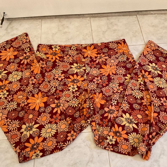 No Boundaries 70’s Print Stretch Bell Bottoms Orange Pants size XL - Picture 1 of 7
